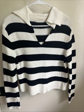 moon & madison Black and White Striped V-Neck Sweater Size Small